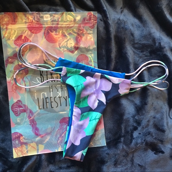 ❌SOLD❌ Moana bikini bottoms - Picture 3 of 4